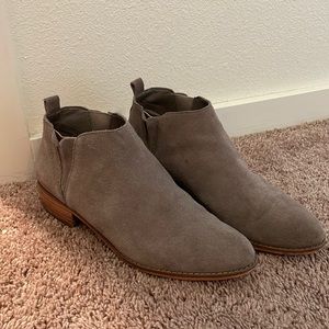 BP size 8 grey beige short boots